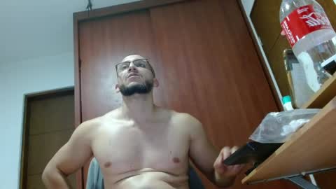 Snapshot of marcusmilarc chatting on March 11, 12:22 am online show from March 11, 12:22 am