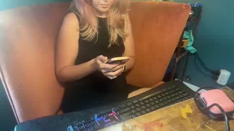 Elle online show from November 6, 2:53 pm