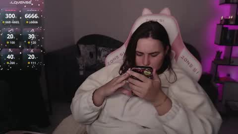 Snapshot of mari_moore7 chatting on September 24, 8:32 am mari moore online show from September 24, 8:32 am