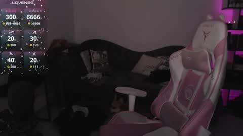 Snapshot of mari_moore7 chatting on October 1, 8:13 am mari moore online show from October 1, 8:13 am