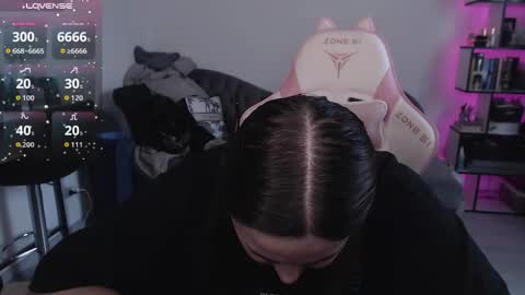 Snapshot of mari_moore7 chatting on October 23, 8:16 am mari moore online show from October 23, 8:16 am