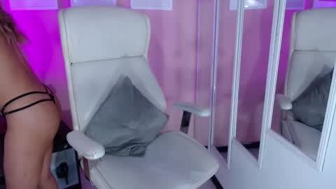 Snapshot of maria_jones chatting on March 3, 1:56 pm  Instagram soymj01 online show from March 3, 1:56 pm