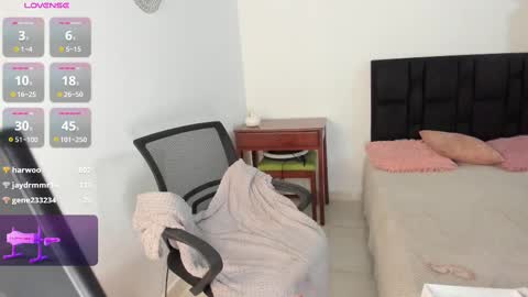 V A N E S S A  online show from February 26, 9:12 am