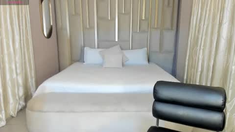 MARIA HERRERA  online show from December 15, 7:32 pm