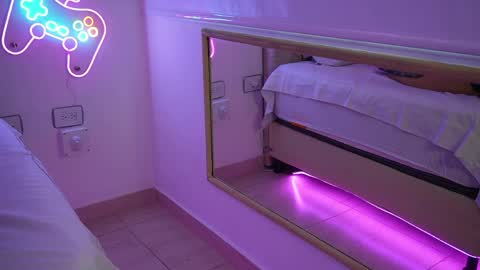 marianagiraldo_ online show from April 28, 11:25 am