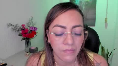 Snapshot of marianalopez81 chatting on March 4, 3:44 am Mariana Lopez online show from March 4, 3:44 am