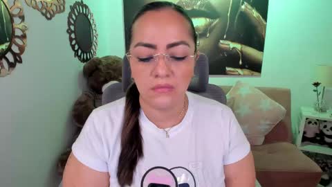 Mariana Lopez online show from April 1, 2:01 am