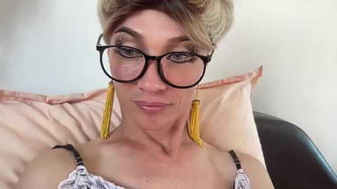 Mari online show from May 6, 6:19 am