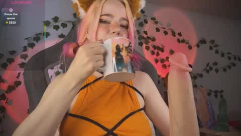 Mariel Gold online show from October 6, 5:25 am