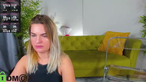 Mariel online show from November 18, 1:30 am