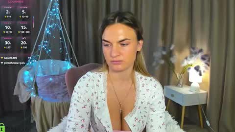 Mariel online show from October 1, 2:43 am