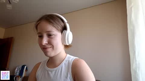 Mia online show from June 22, 7:27 am