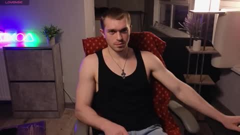 Mark online show from February 25, 8:11 pm