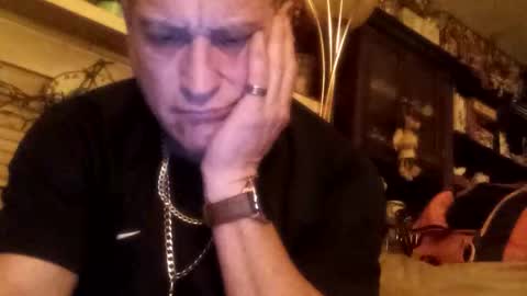 markymark101825061 online show from December 14, 4:52 am