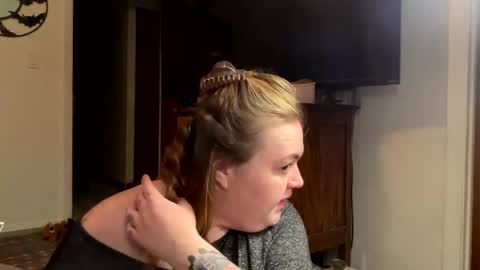 maroon_moon online show from February 13, 1:59 pm