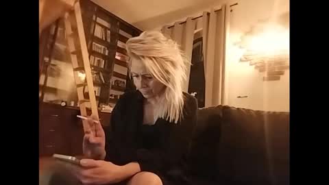 MaryGoRound online show from February 8, 11:24 pm