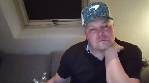 mars0481 online show from December 15, 8:04 pm