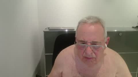 martin_1947 online show from June 29, 8:52 pm