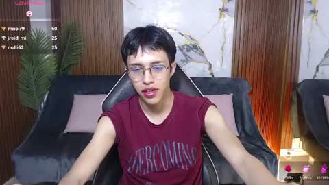 martin_tay online show from July 10, 11:09 pm