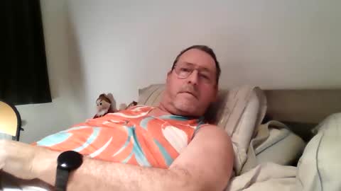 Snapshot of martinb62 chatting on October 28, 12:33 am Hotguy61 online show from October 28, 12:33 am