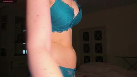 MarieQueenie online show from March 23, 7:30 pm