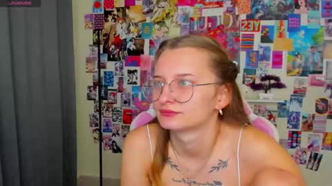 maryyy_may online show from October 8, 10:05 pm