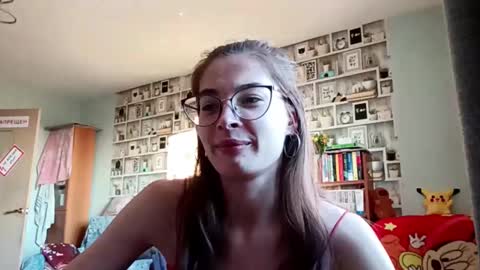 Kelly online show from April 15, 9:23 am