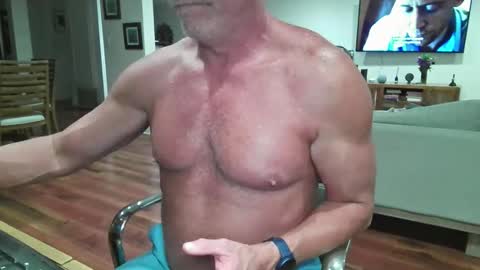 mascmuscle49 online show from January 17, 4:22 am