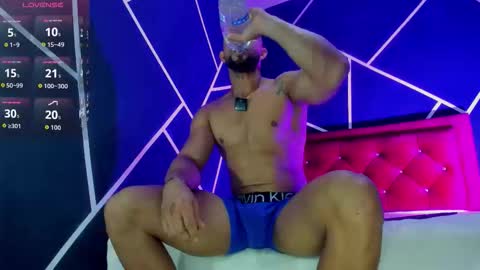 massimo_cruz online show from January 13, 2:25 pm