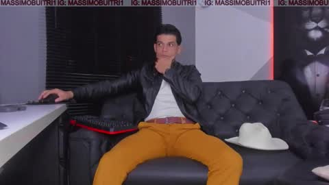 I am Massimo online show from November 3, 12:00 am