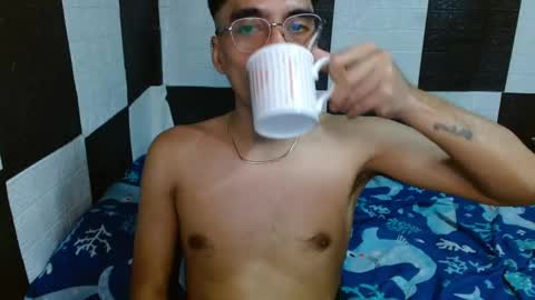 massive_boner02 online show from January 22, 7:03 am