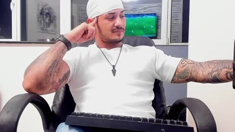 Snapshot of masterchris12 chatting on December 10, 9:11 pm masterchris12 online show from December 10, 9:11 pm