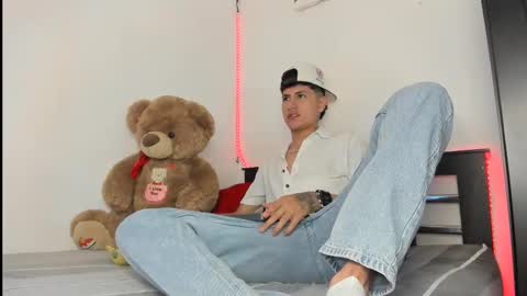 mateo_escobar online show from November 3, 1:39 am