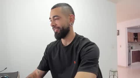 Matheus     online show from December 3, 9:15 pm