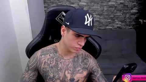 Mathew Independent model online show from December 16, 9:54 pm