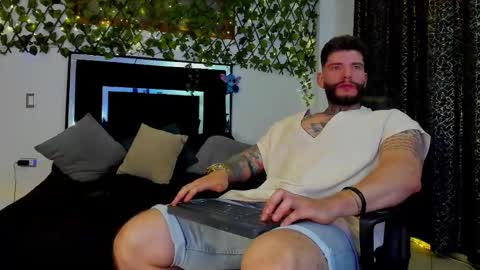 matius foxter online show from October 25, 2:34 am