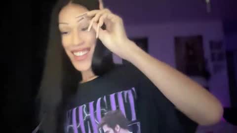 Snapshot of matrixprincess chatting on October 21, 4:17 am MOLLY MILLS online show from October 21, 4:17 am