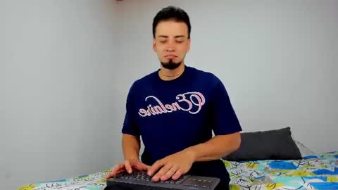 mattdevon7 online show from July 24, 2:20 am