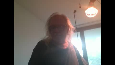 Snapshot of matthy60 chatting on September 28, 6:44 am Matthias online show from September 28, 6:44 am