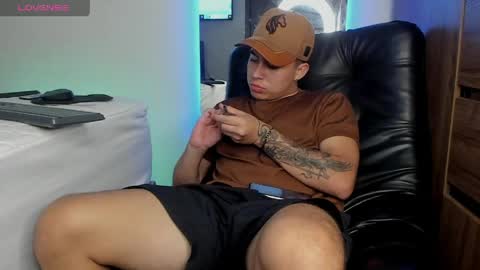 mattiwsmorris_ online show from May 6, 5:35 am
