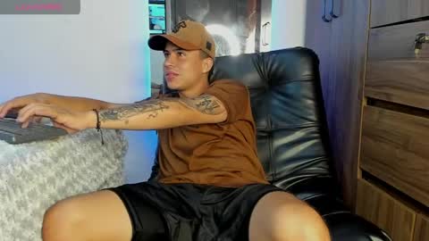 mattiwsmorris_ online show from May 23, 12:50 am
