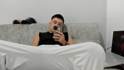 mattiwsmorris_ online show from December 15, 3:30 pm