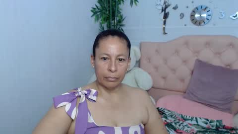Snapshot of mature_martina_ chatting on September 22, 10:03 pm Martina online show from September 22, 10:03 pm