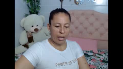 Snapshot of mature_martina_ chatting on September 29, 10:31 pm Martina online show from September 29, 10:31 pm