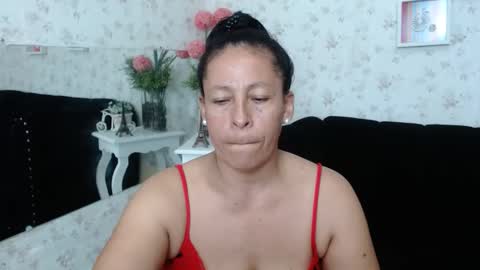Snapshot of mature_martina_ chatting on February 21, 10:59 pm Martina online show from February 21, 10:59 pm