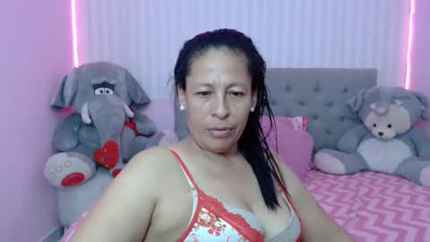Snapshot of mature_martina_ chatting on February 27, 10:20 pm Martina online show from February 27, 10:20 pm