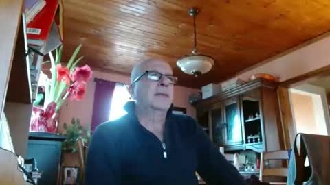 Maurice online show from January 9, 2:29 pm