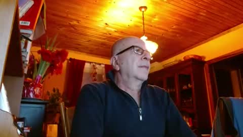 Maurice online show from January 8, 10:16 pm