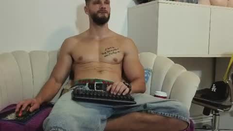 mauro_real_man online show from August 4, 2:18 am