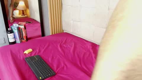 maverickhotson303av online show from December 3, 4:57 am